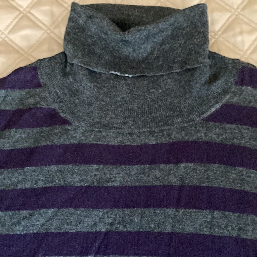 Kokun Women’s Bamboo/Cashmere Turtleneck Sweater in Gray & Purple. Size Small. - Picture 2 of 7